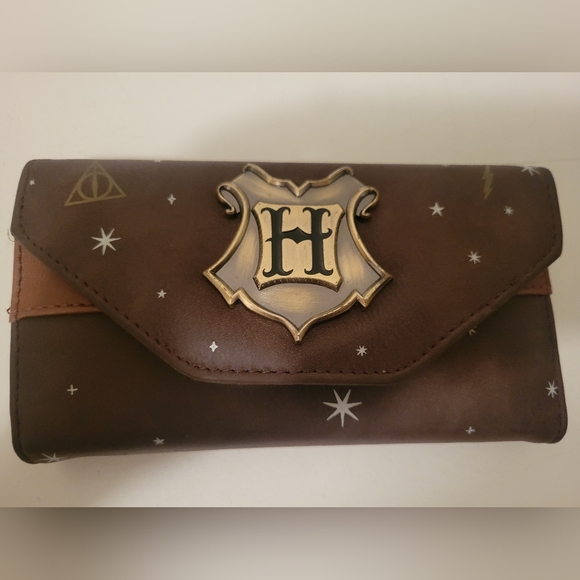 Harry Potter Brown Leather Wallet with Gold Emblem - Picture 1 of 4